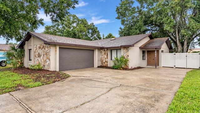 842 ROCKINGHAM RD Property Photo 1