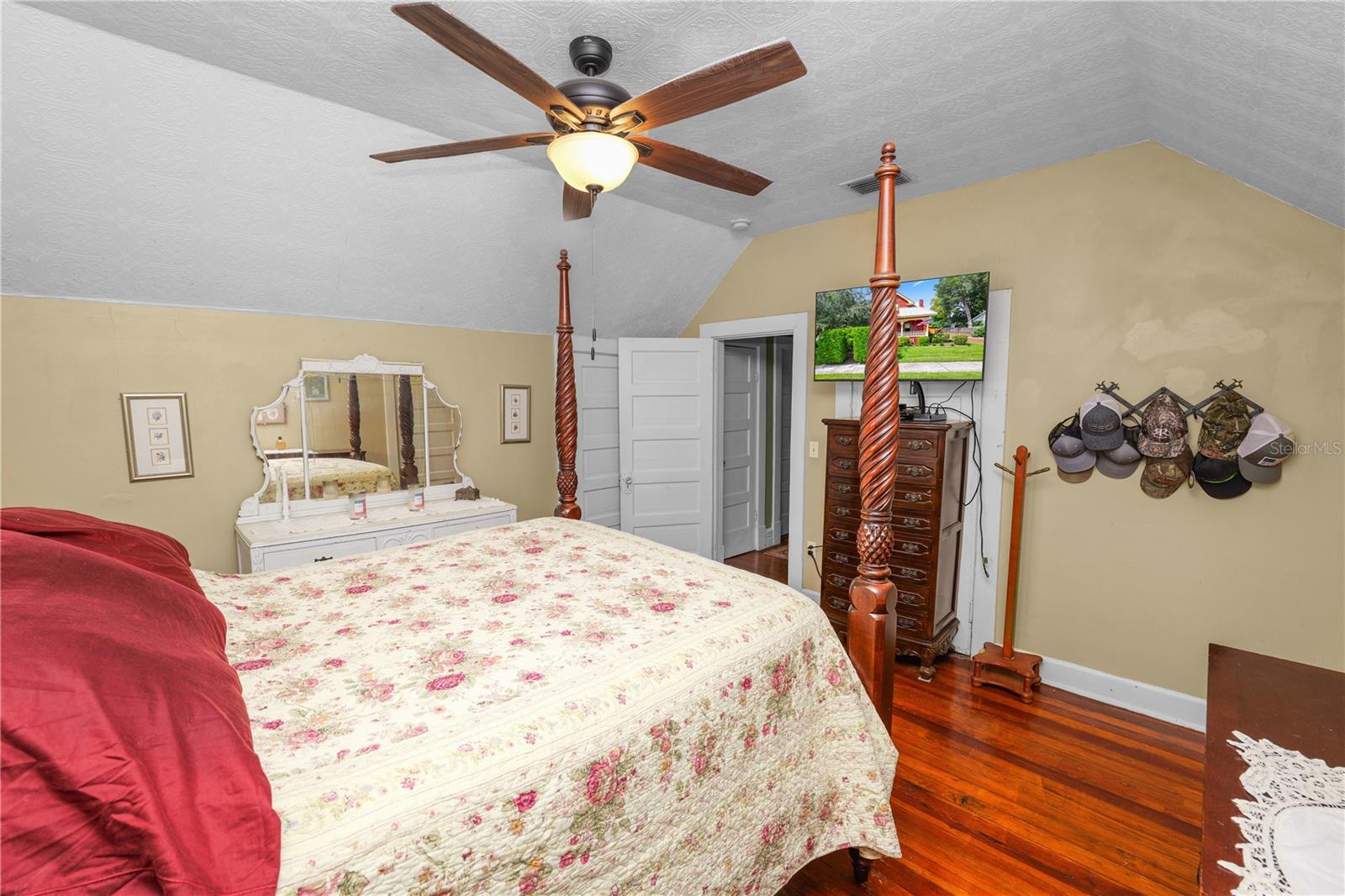 655 S Wilson Ave Property Photo 32