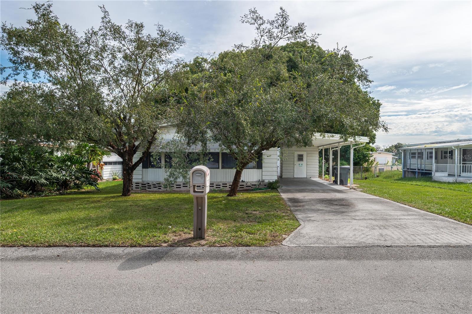 528 Skyline Dr W Property Photo 2