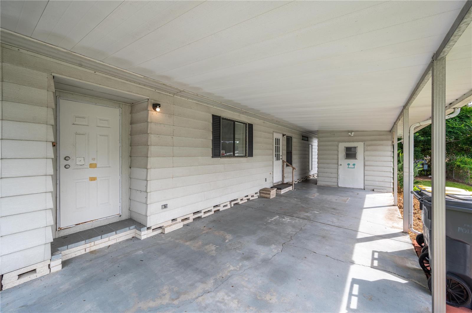 528 Skyline Dr W Property Photo 3