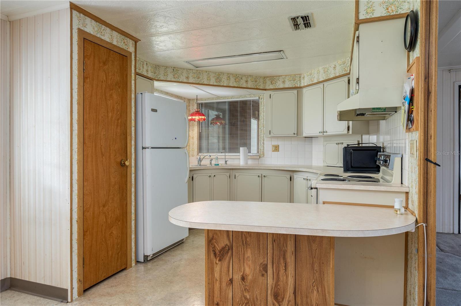 528 Skyline Dr W Property Photo 4