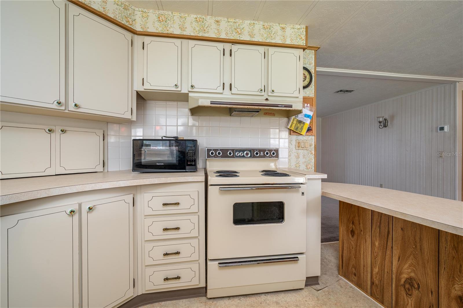 528 Skyline Dr W Property Photo 6