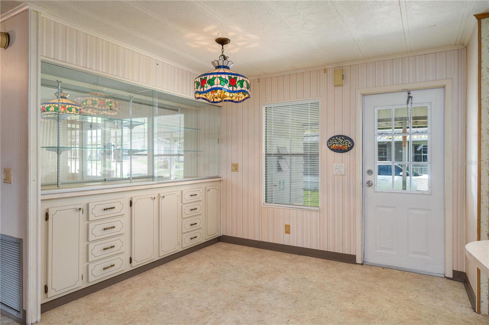 528 Skyline Dr W Property Photo 7