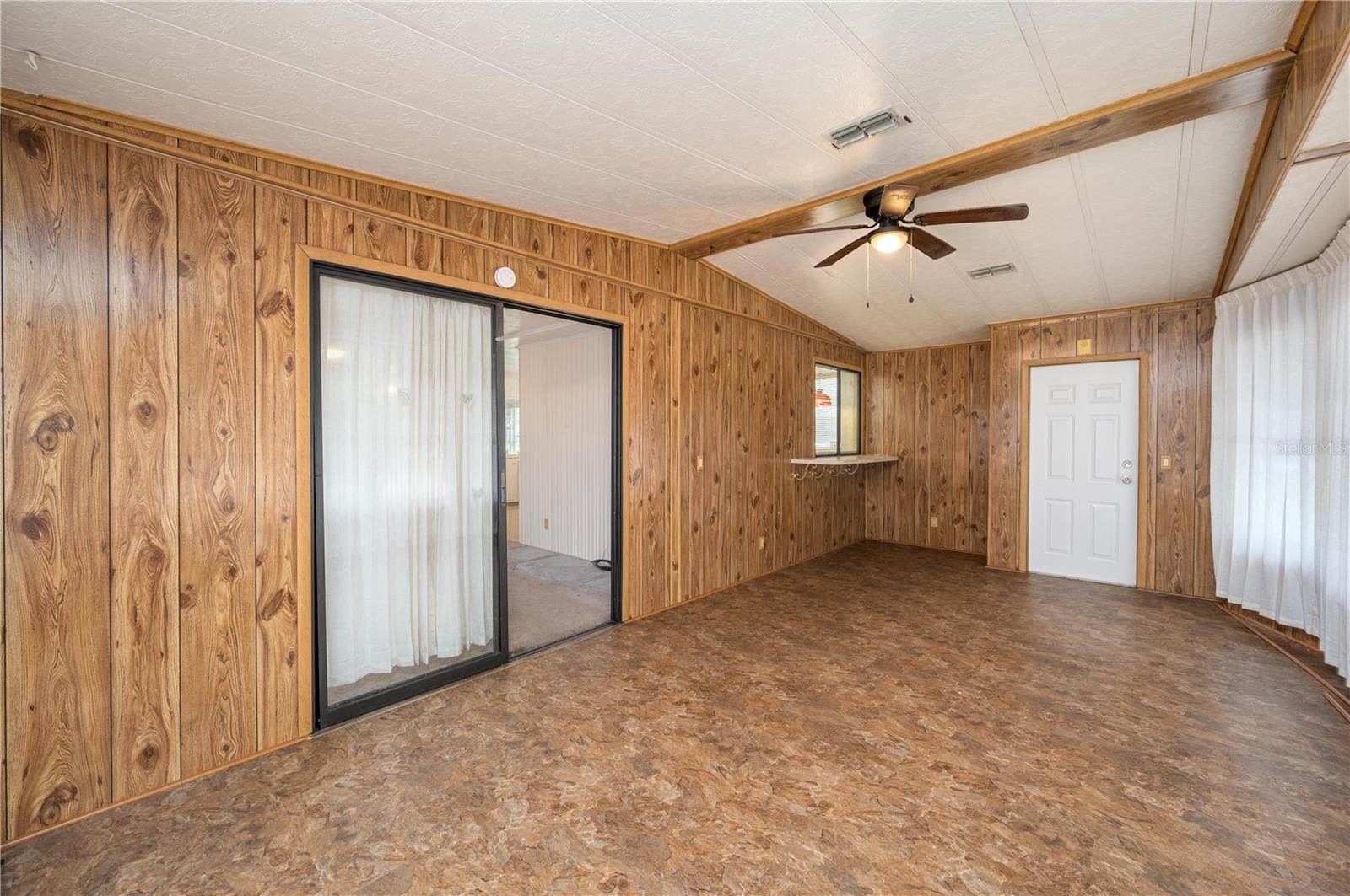 528 Skyline Dr W Property Photo 9