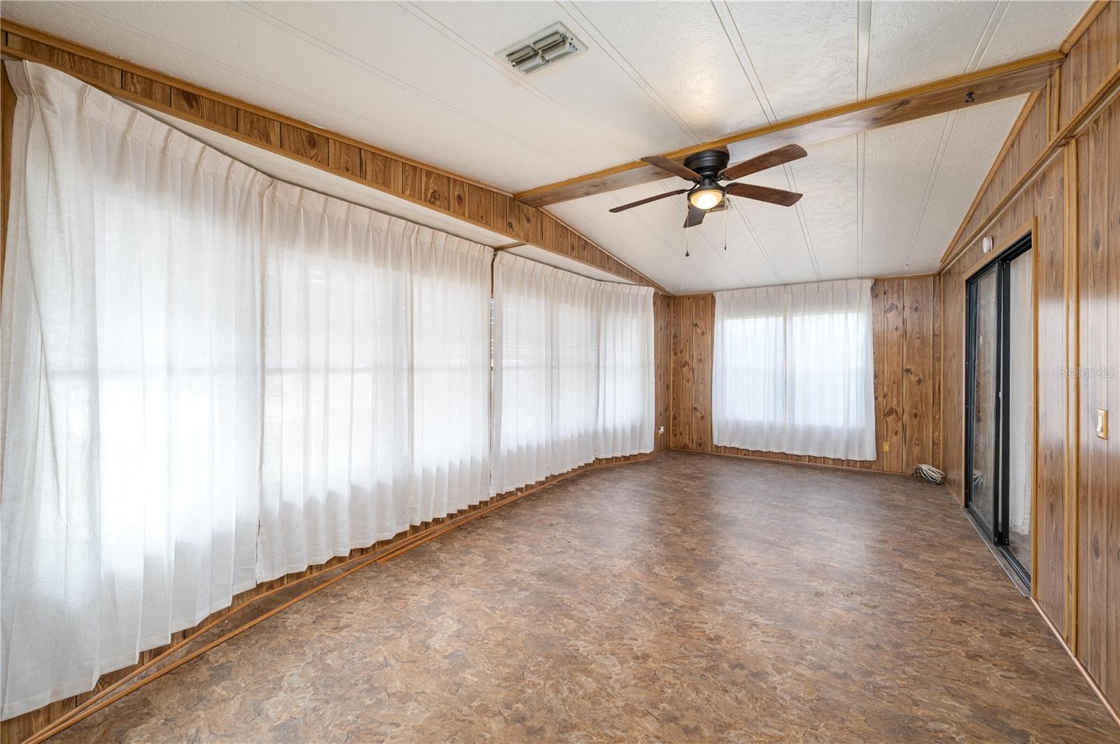 528 Skyline Dr W Property Photo 10