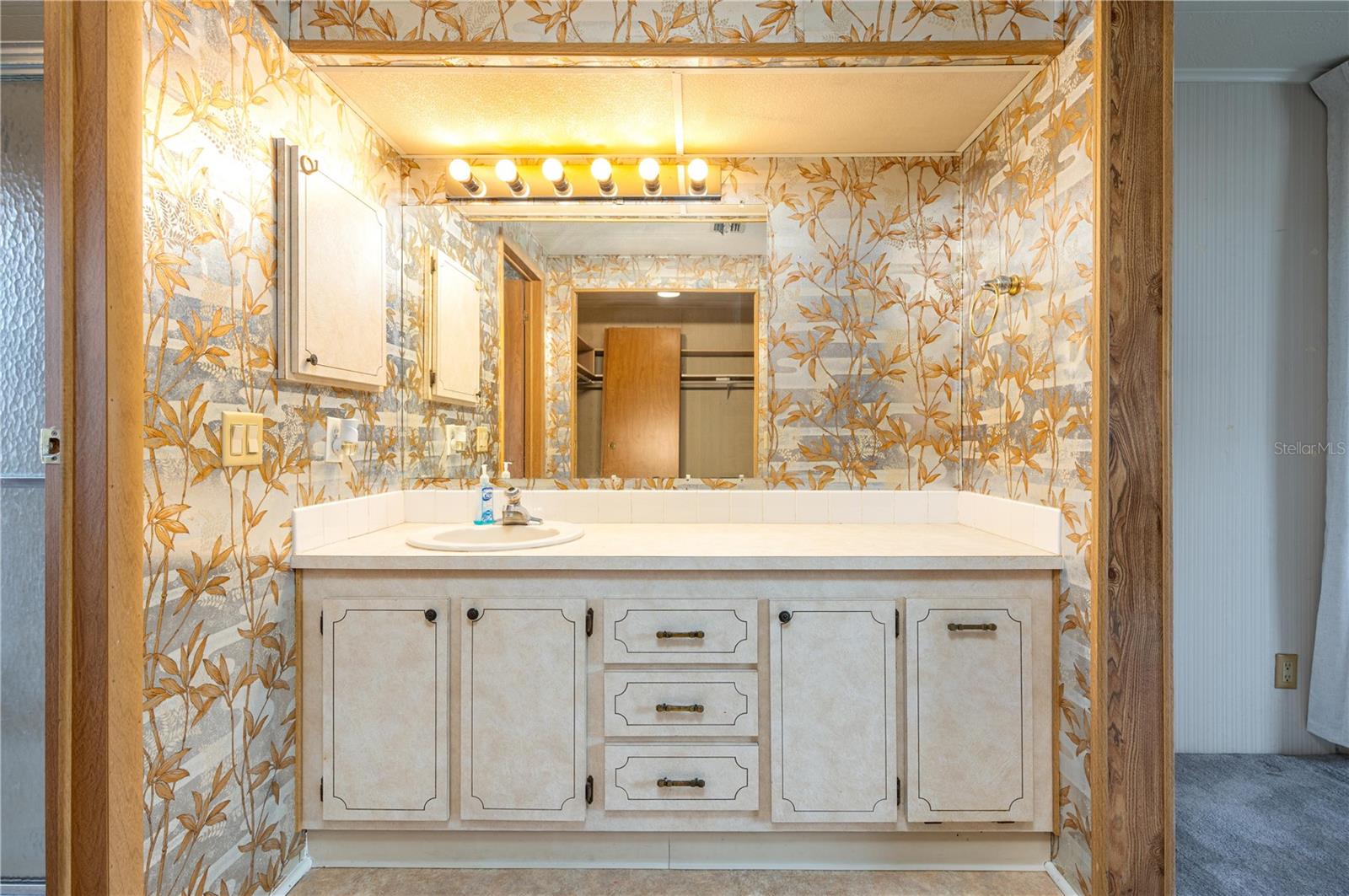 528 Skyline Dr W Property Photo 14