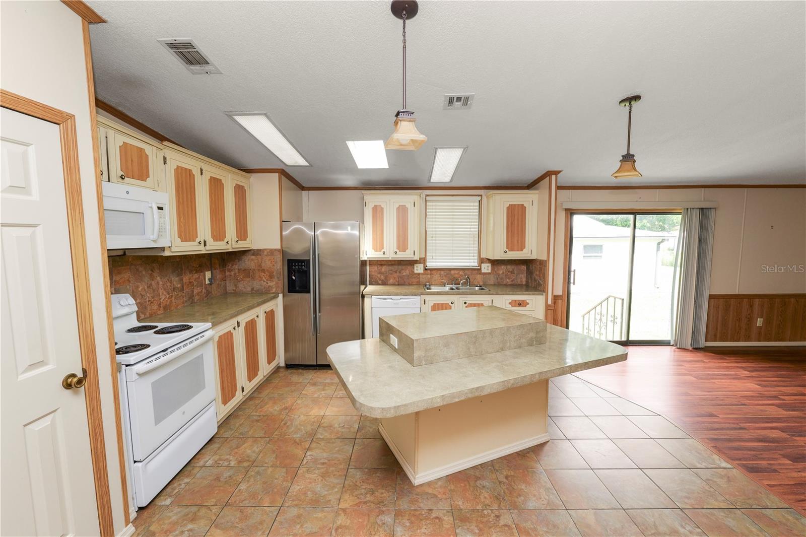 2082 Thelma Dr Property Photo 15