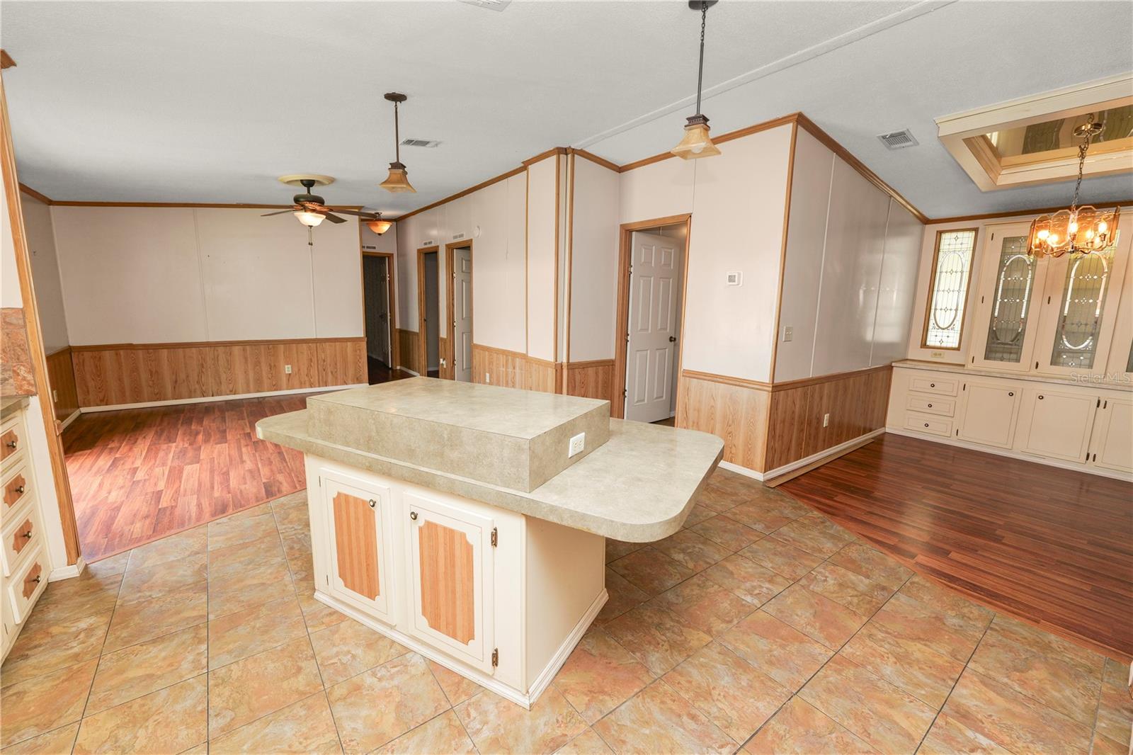 2082 Thelma Dr Property Photo 17