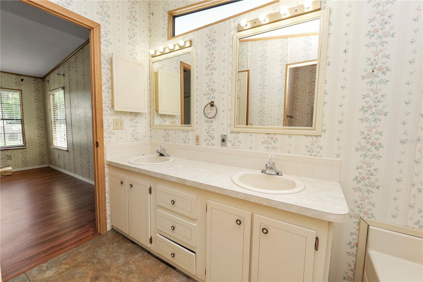 2082 Thelma Dr Property Photo 27