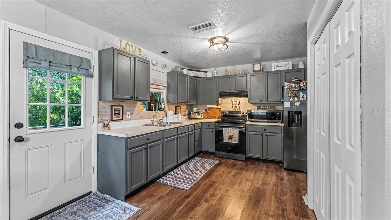 1557 Starling Rd Property Photo 11
