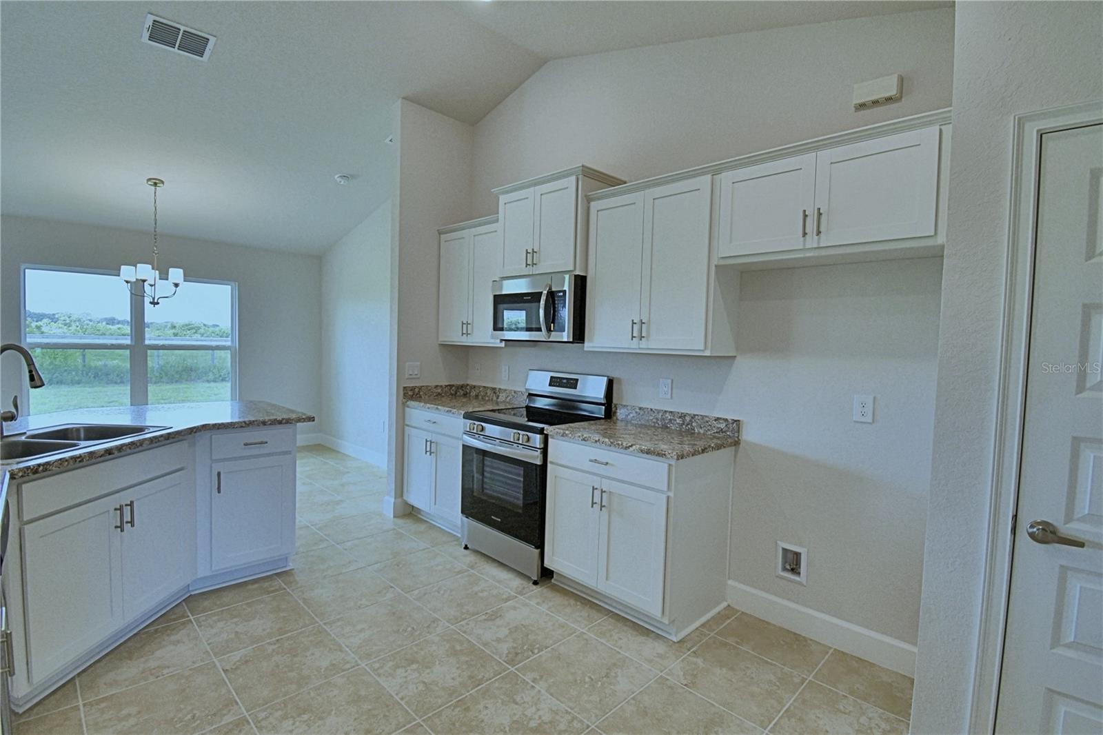 4507 Sundew Ln Property Photo 6