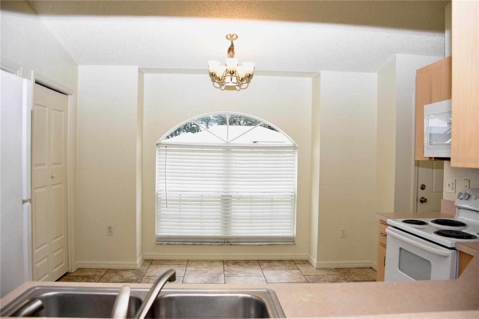 5814 Driftwood Dr Property Photo 2