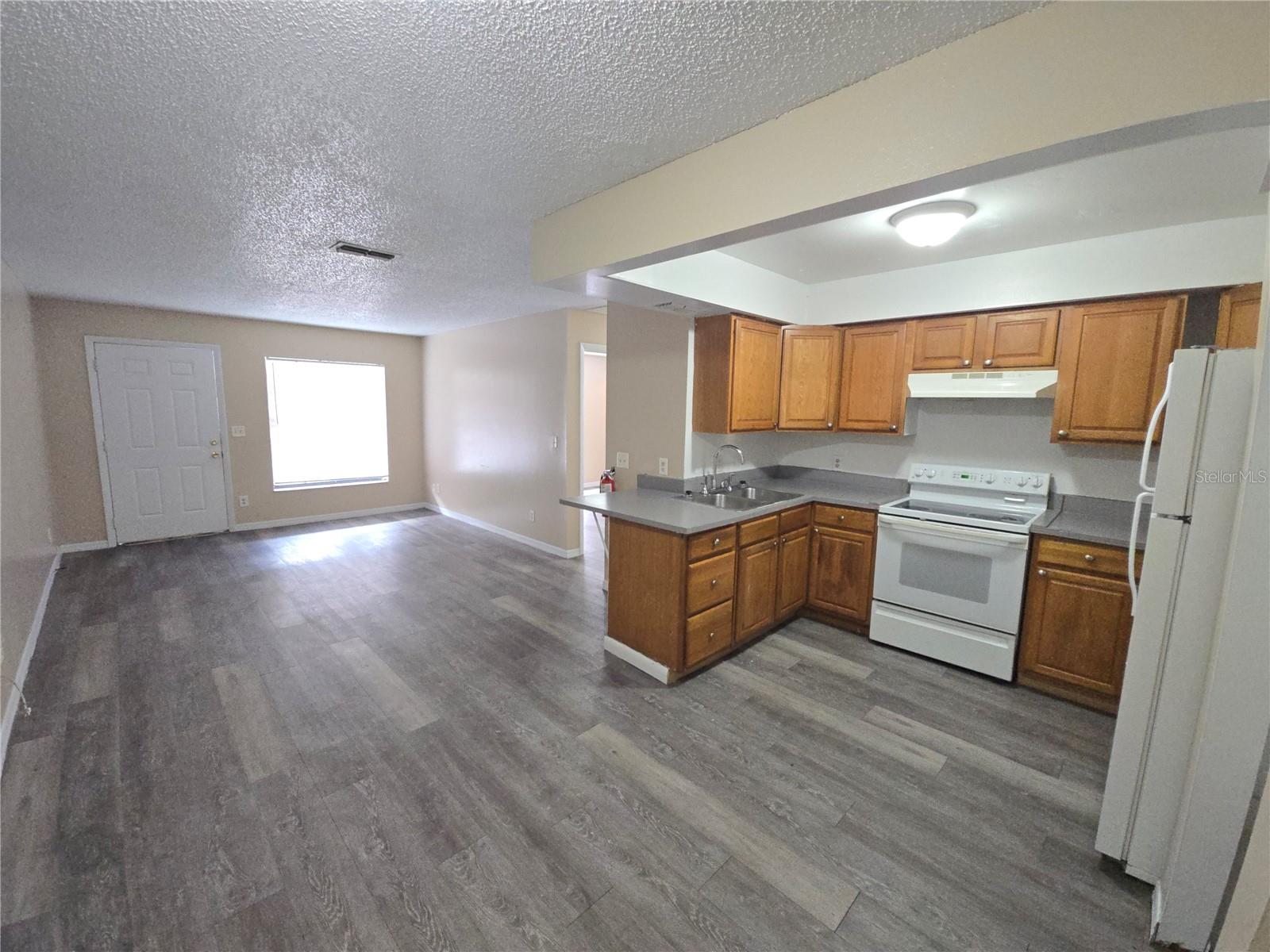L4965474 Property Photo 2