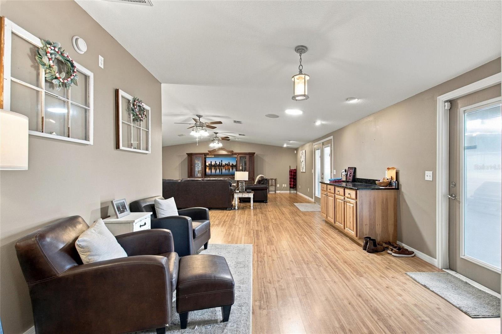 645 Avenue M Se Property Photo 6
