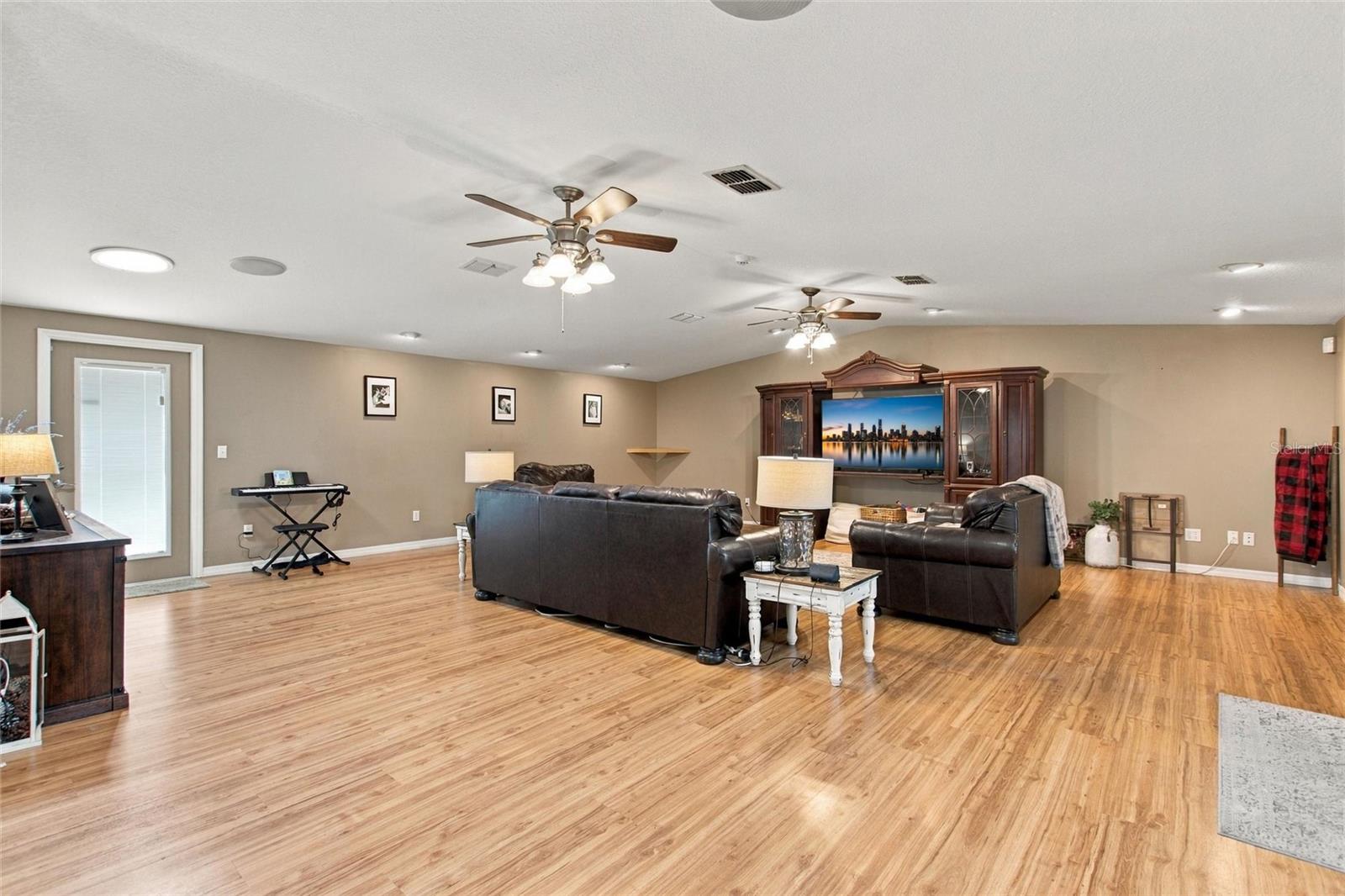 645 Avenue M Se Property Photo 8