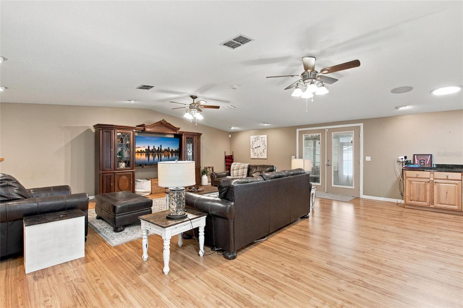 645 Avenue M Se Property Photo 9
