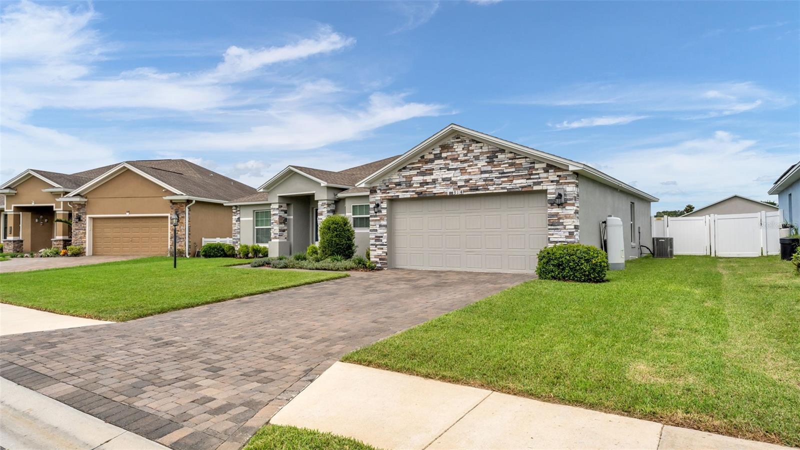 314 Lake Mariana Way Property Photo 5