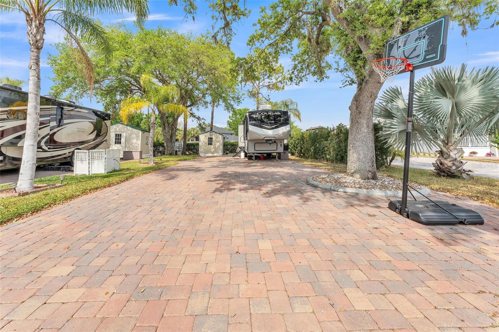 16329 Cherry Tree Ct Property Photo 4