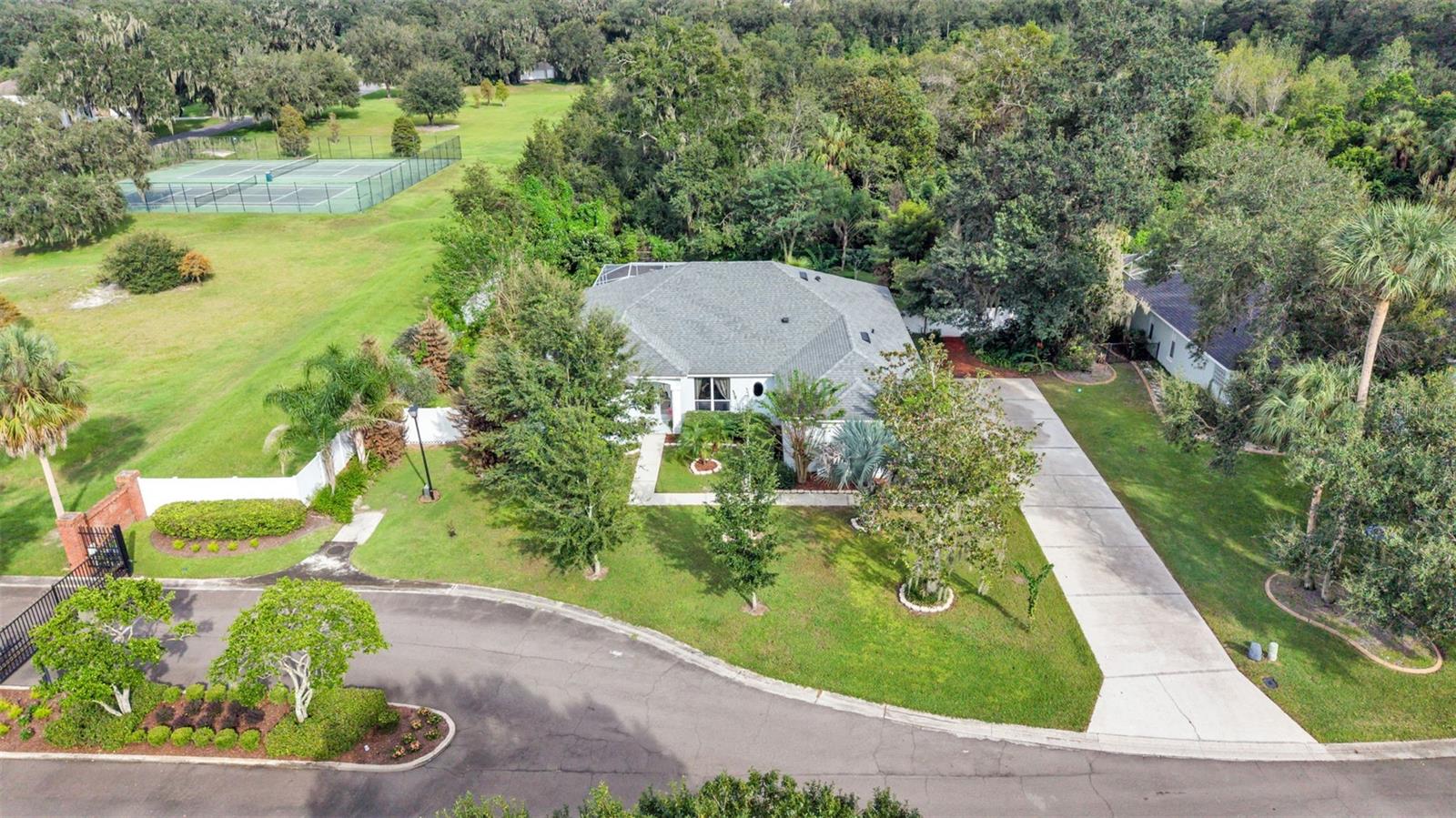 6626 Royal Forest Dr Property Photo 1