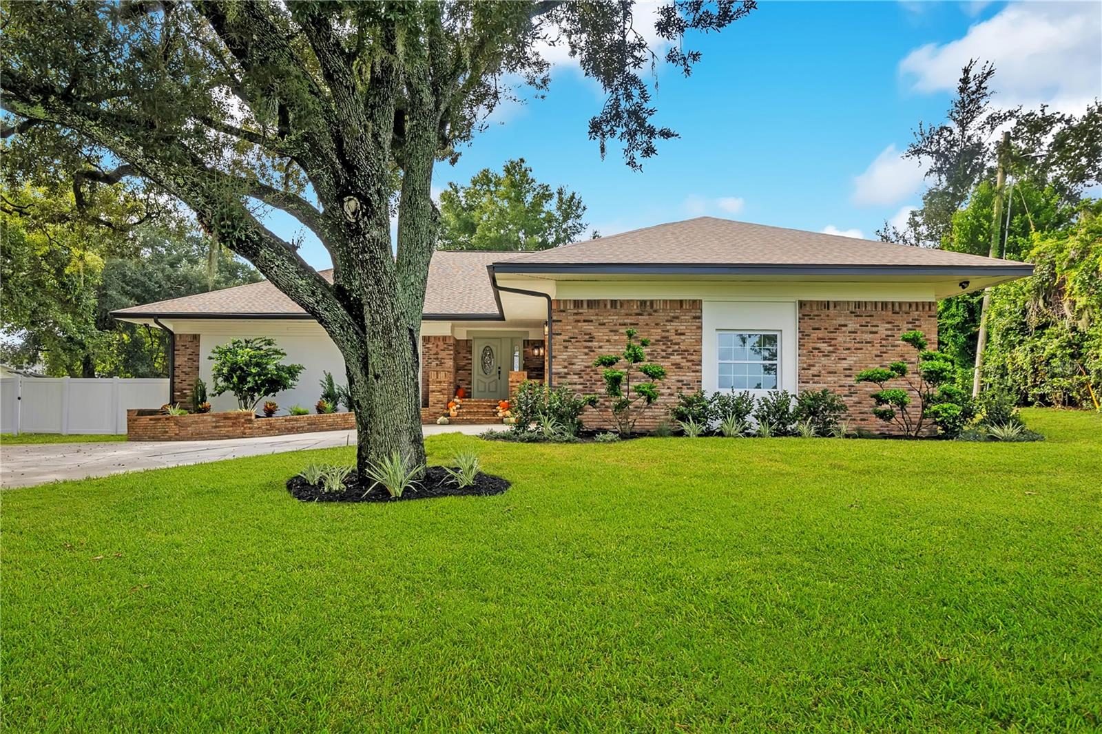 2637 GRACE MNR Property Photo 1