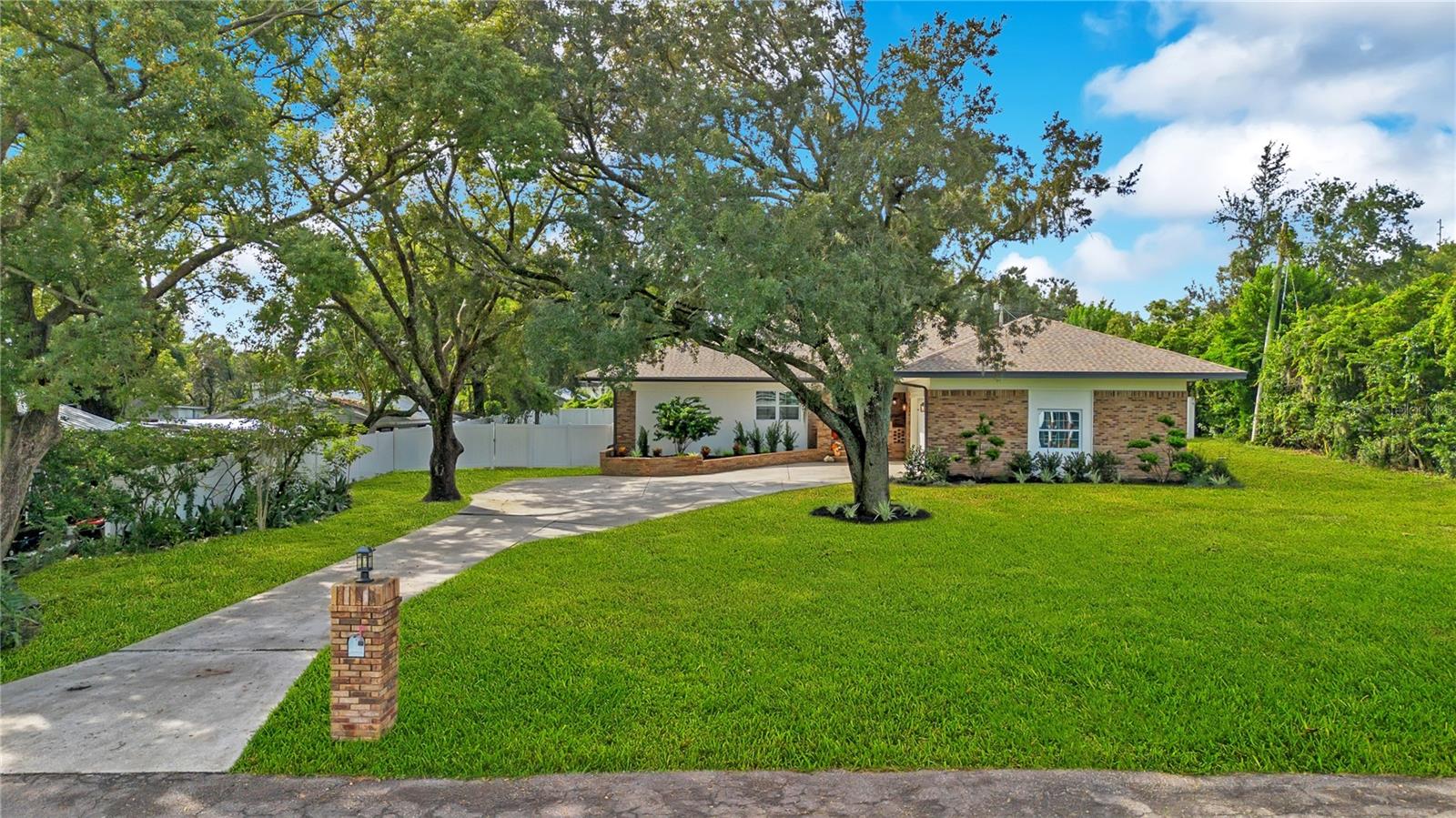 2637 Grace Mnr Property Photo 2