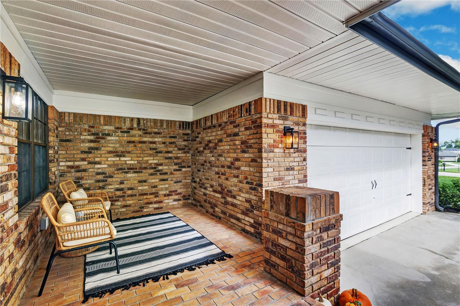 2637 Grace Mnr Property Photo 9