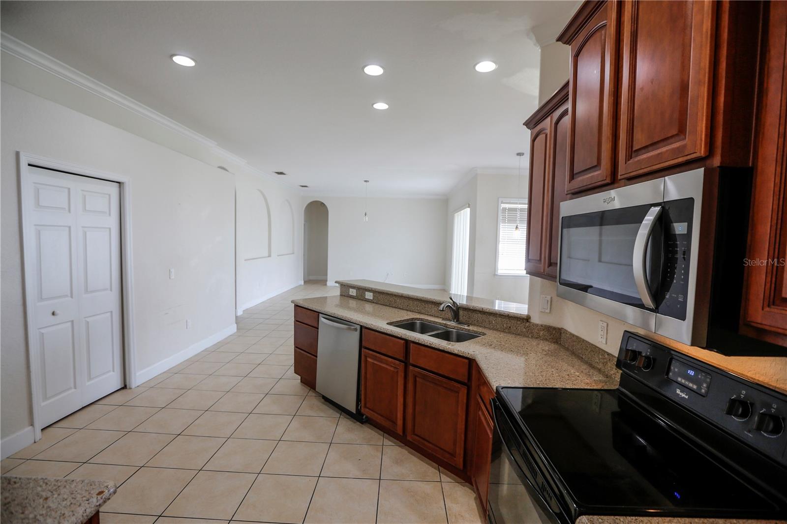 6829 Bushnell Dr Property Photo 9
