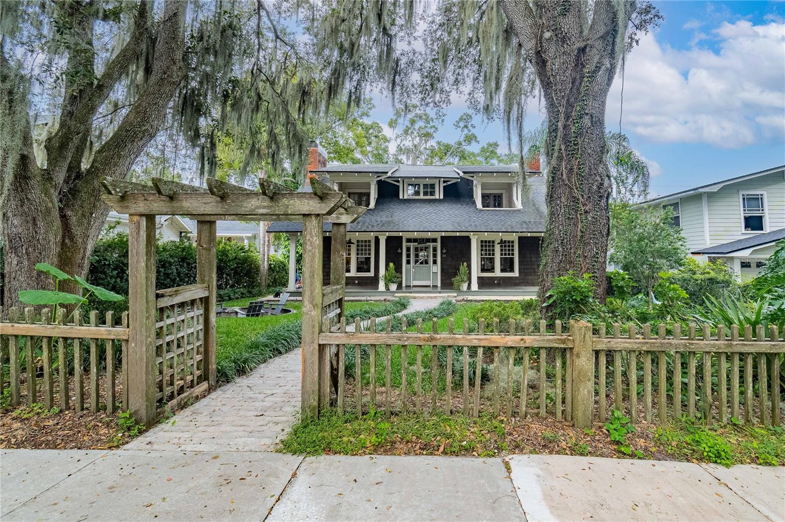 811 ORANGE PARK AVE Property Photo 1