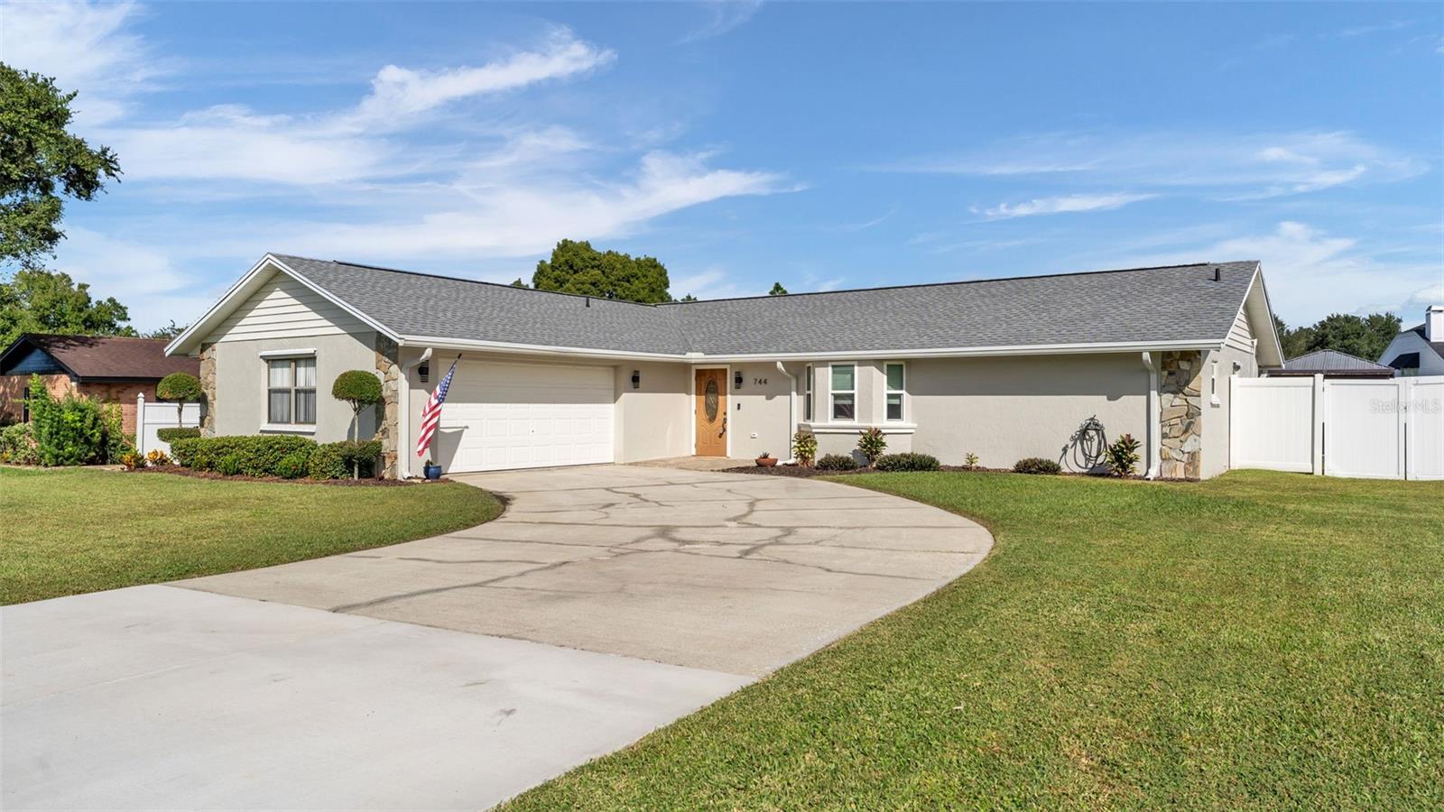 744 Scott Lake Vlg N Property Photo 1