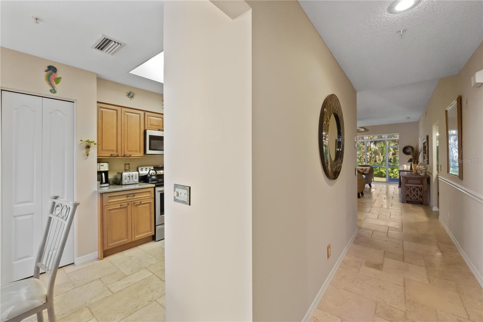 9611 Castle Point Dr #915 Property Photo 4
