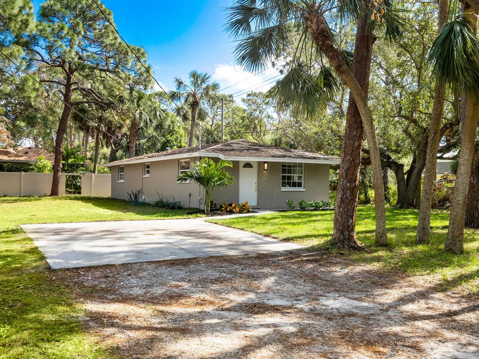 620 N Shade Ave Property Photo 1
