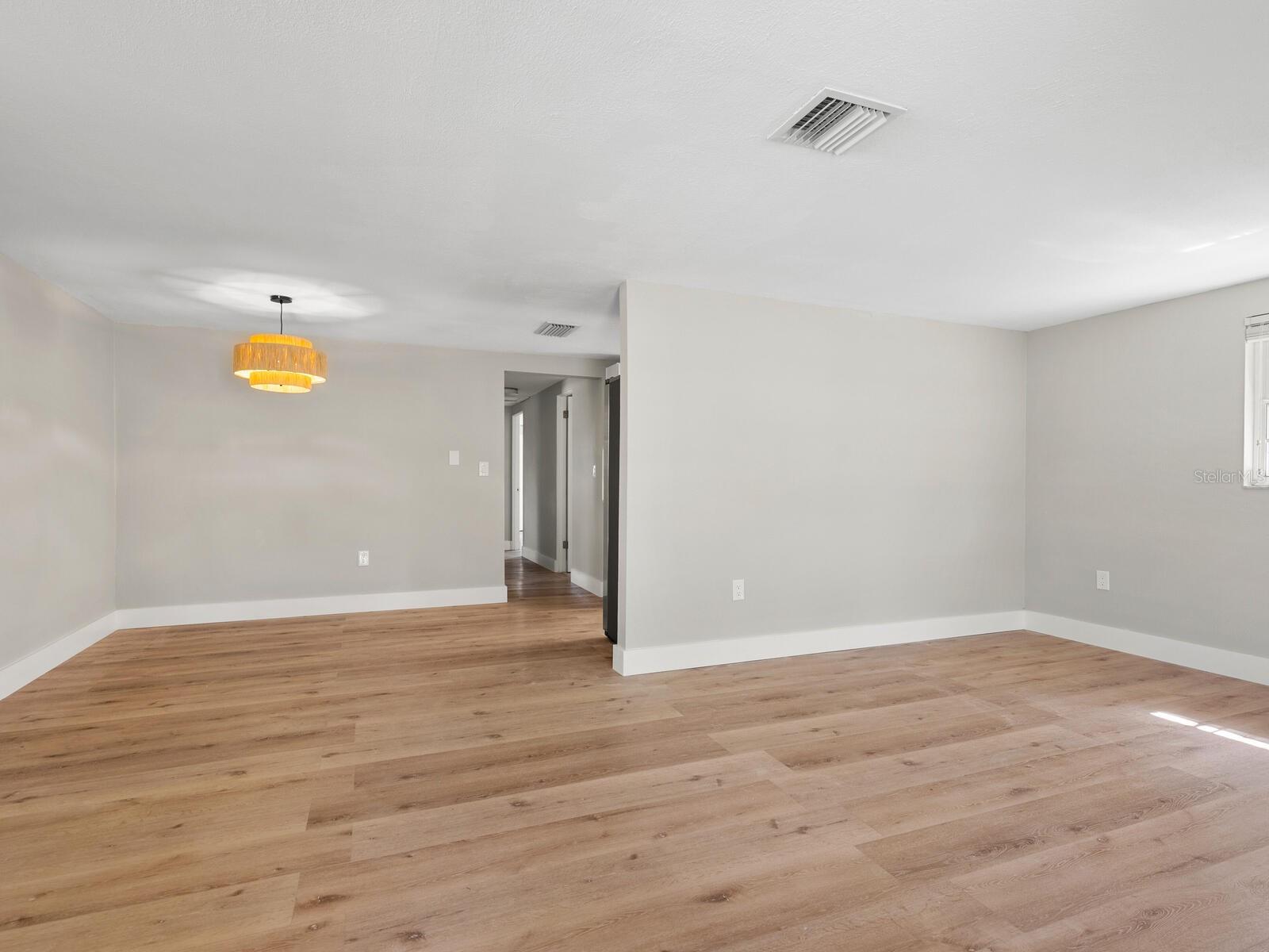 620 N Shade Ave Property Photo 3