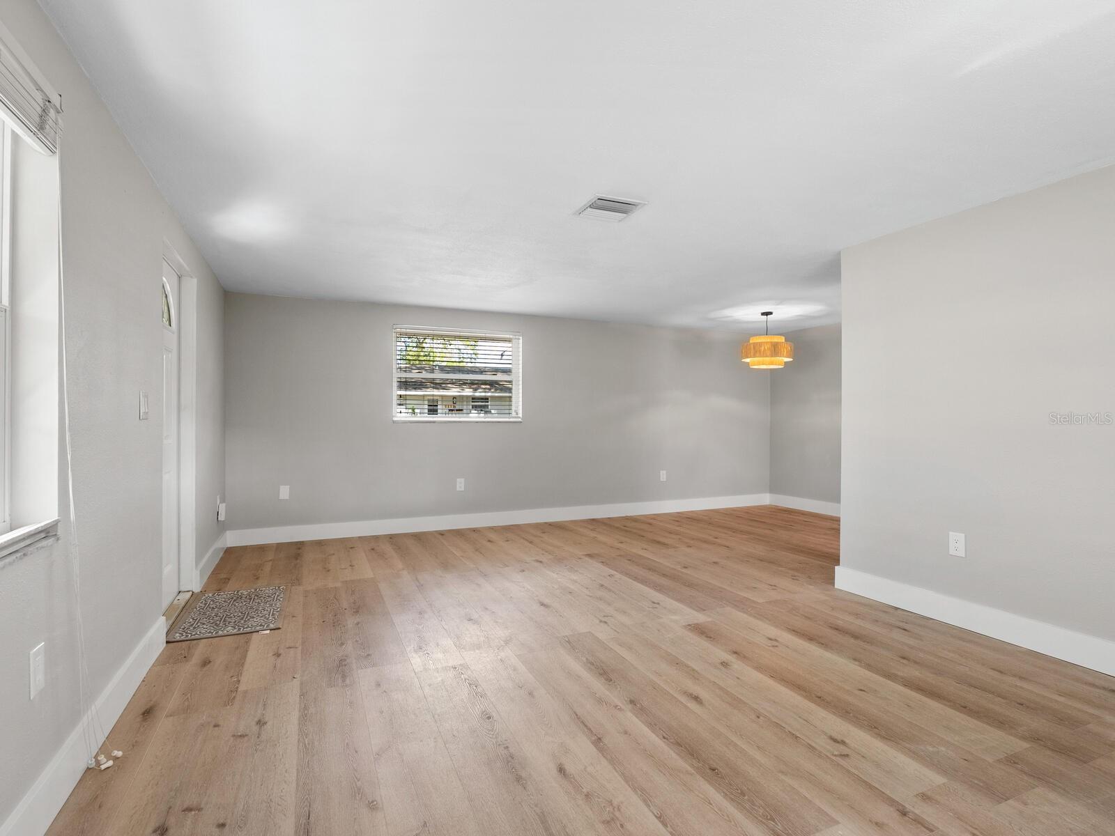 620 N Shade Ave Property Photo 4