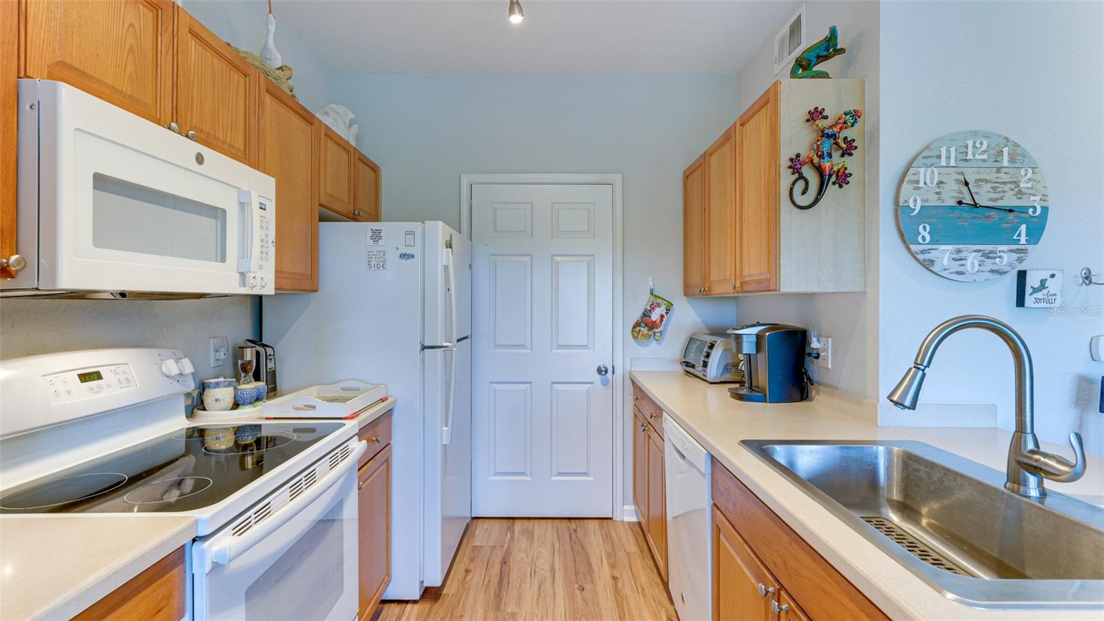 210 3rd St W #8407 Property Photo 18