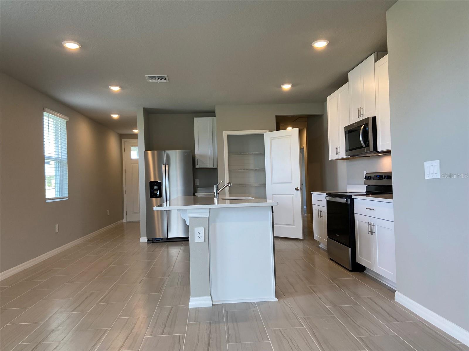 156 Whiteland Bnd Property Photo 5