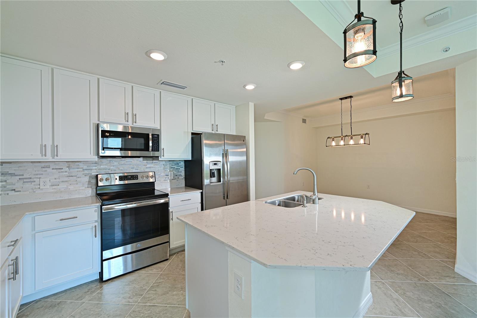 1020 Tidewater Shores Loop #108 Property Photo 6