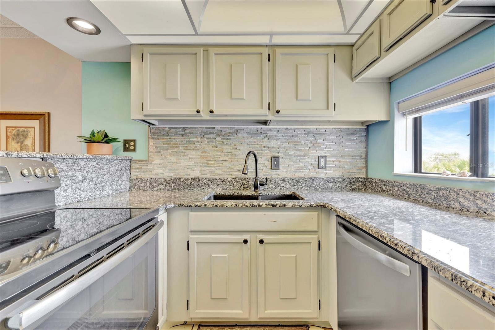 6157 Midnight Pass Rd #e24 Property Photo 14