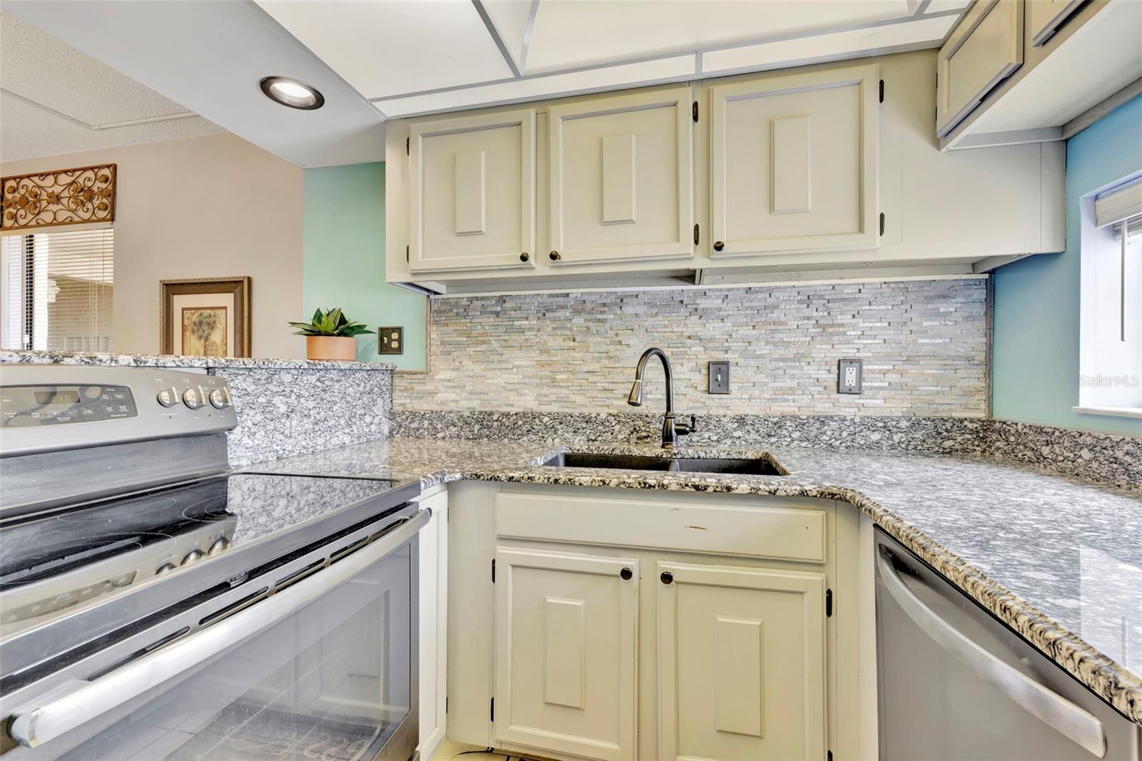 6157 Midnight Pass Rd #e24 Property Photo 15