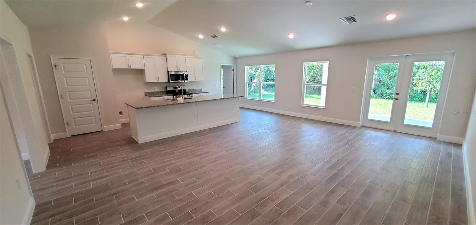 27505 Deep Creek Blvd Property Photo 4