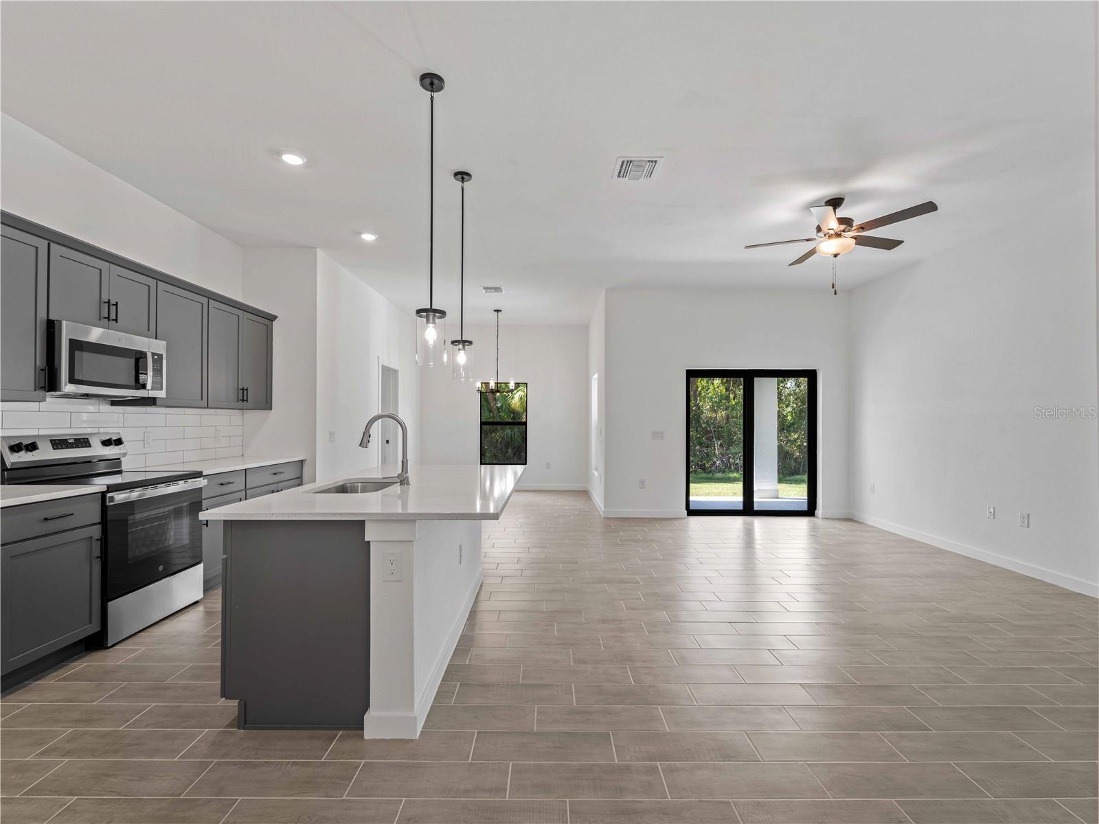 4081 Felhorn St Property Photo 3