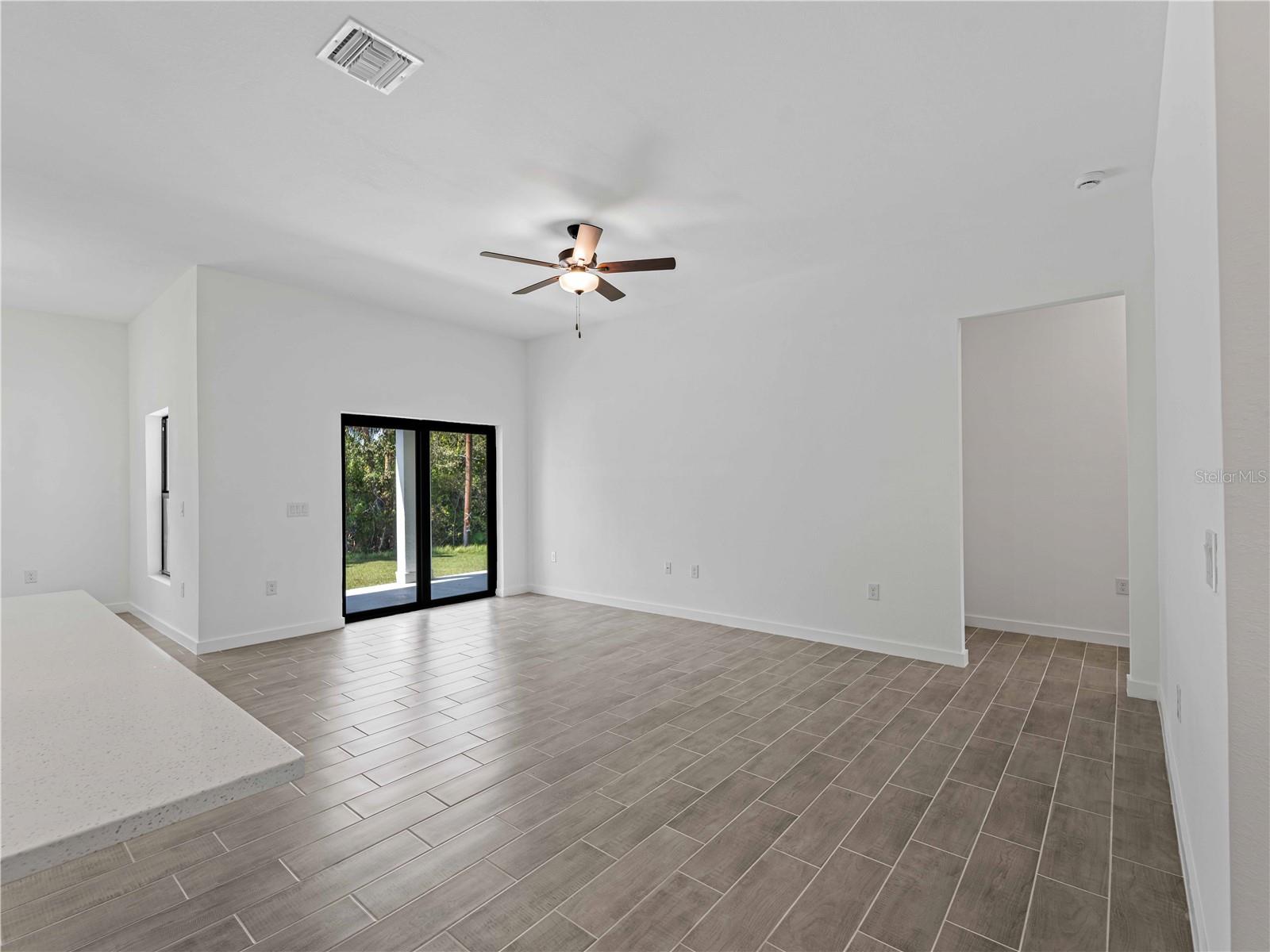 4081 Felhorn St Property Photo 4