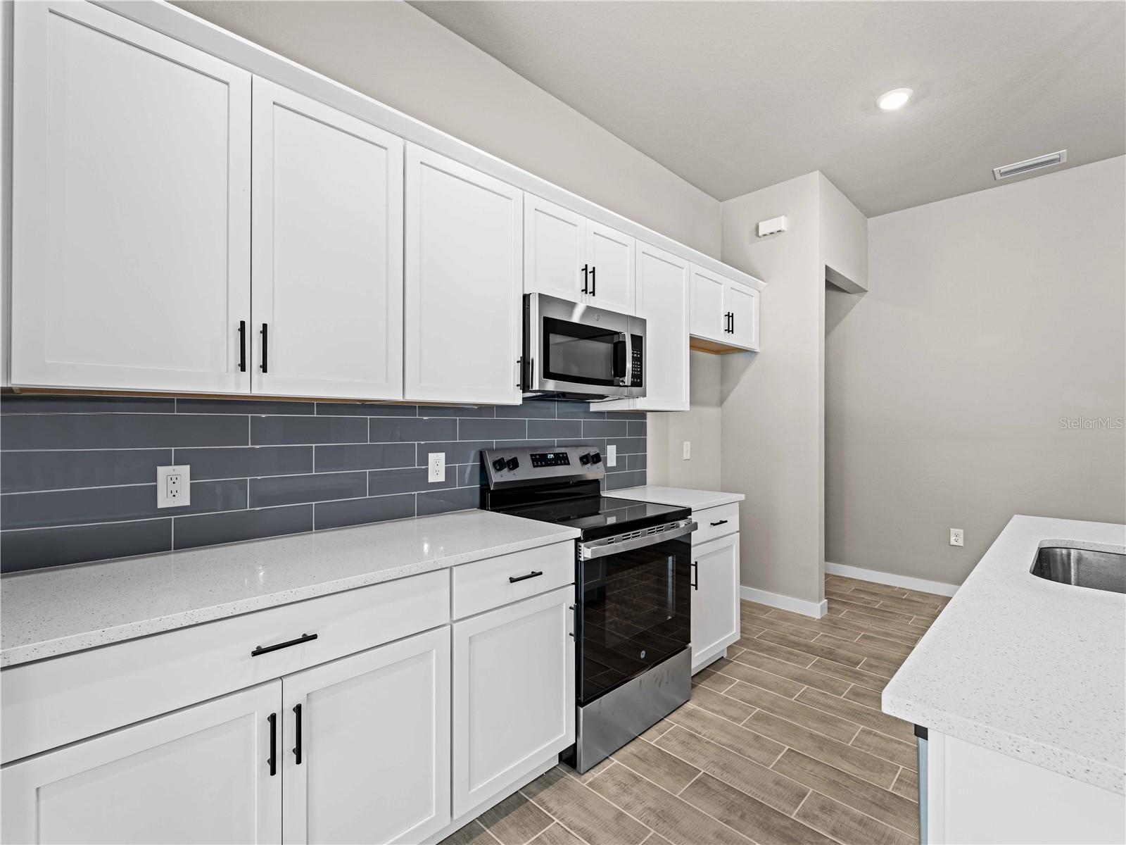 1417 Longson St Property Photo 2