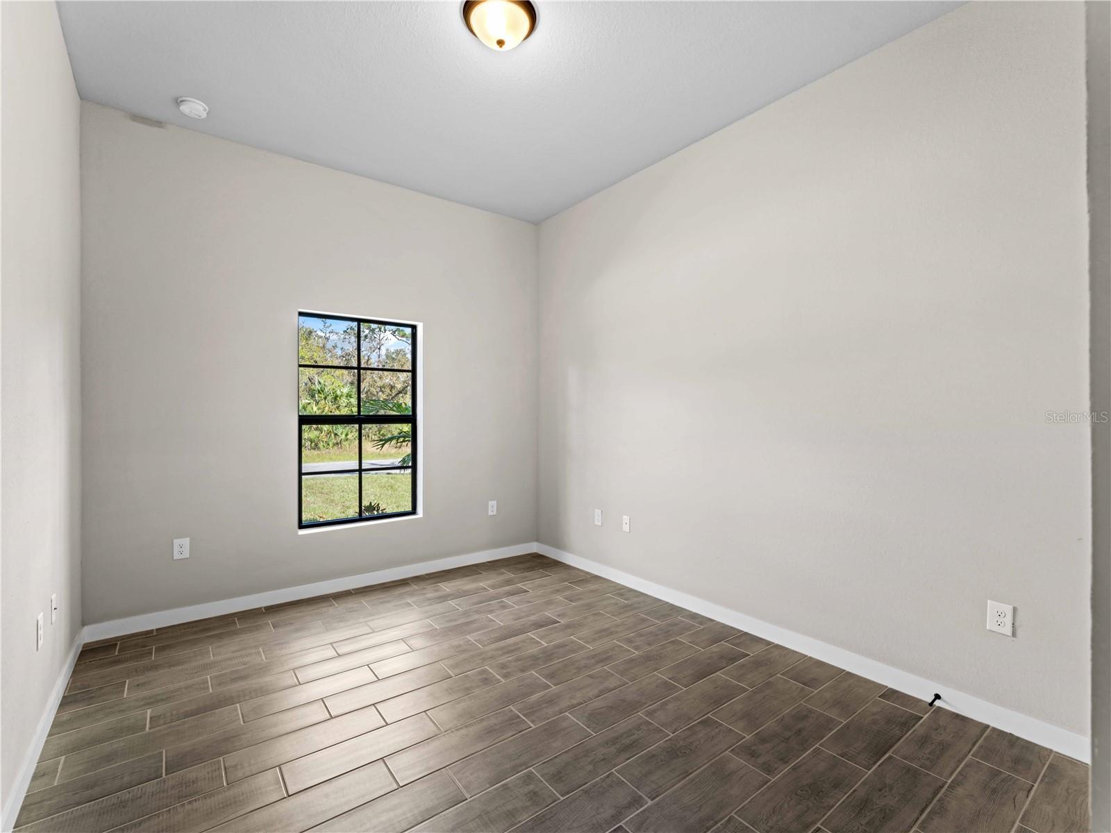 1417 Longson St Property Photo 12