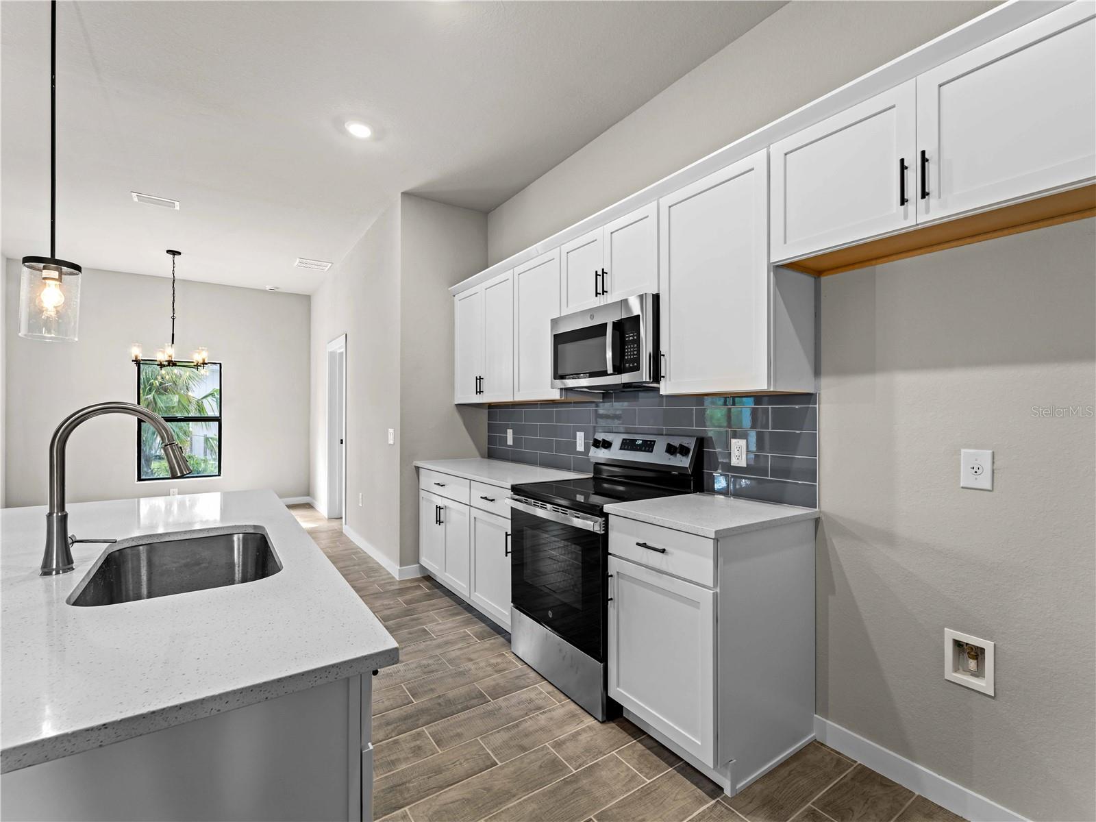 1417 Longson St Property Photo 29