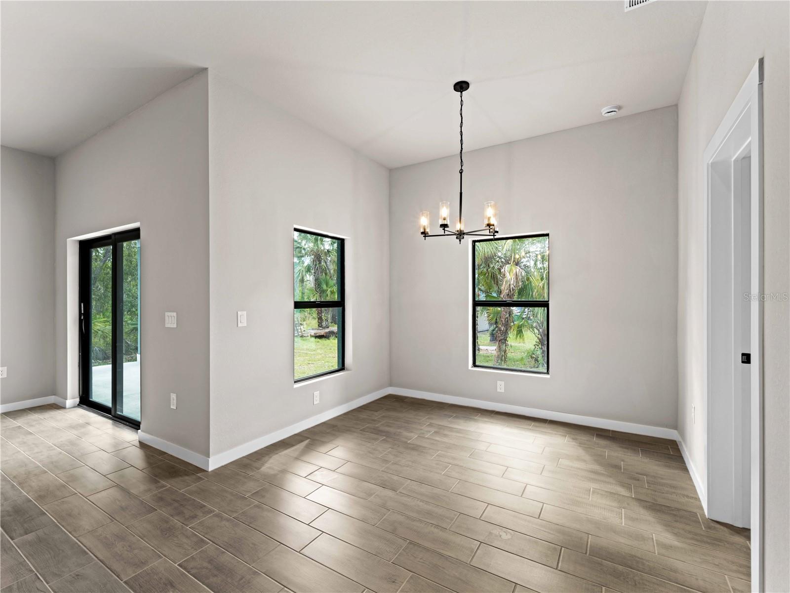 1417 Longson St Property Photo 32