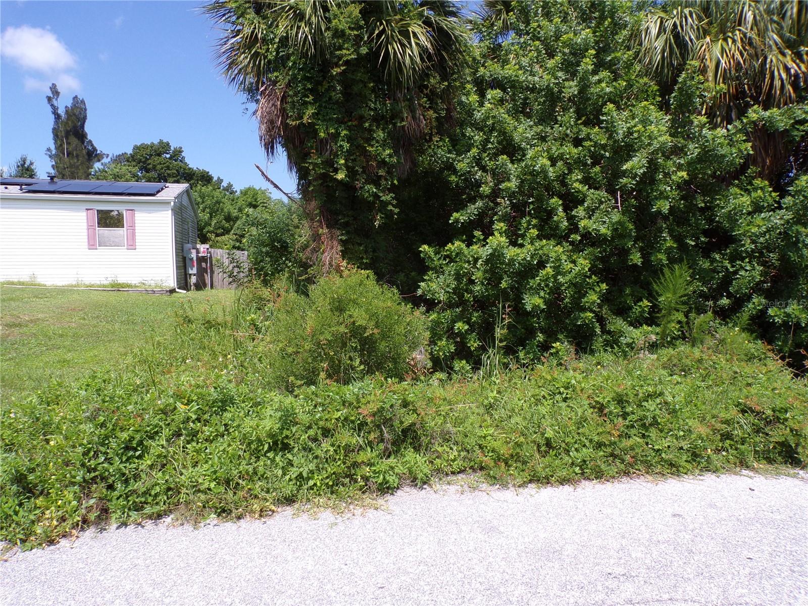2423 Sunshine Blvd Property Photo 2