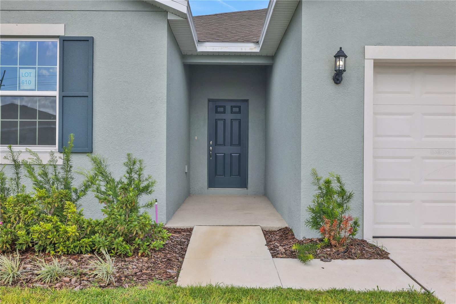 302 Bottle Brush Dr Property Photo 2