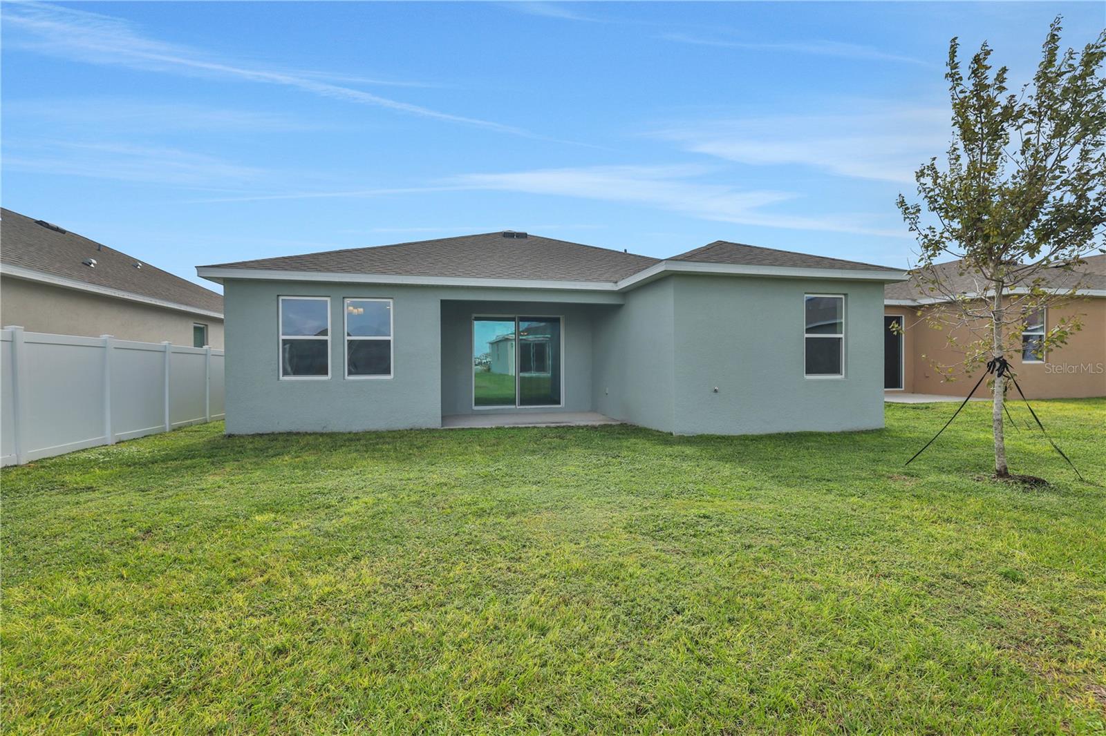 302 Bottle Brush Dr Property Photo 4