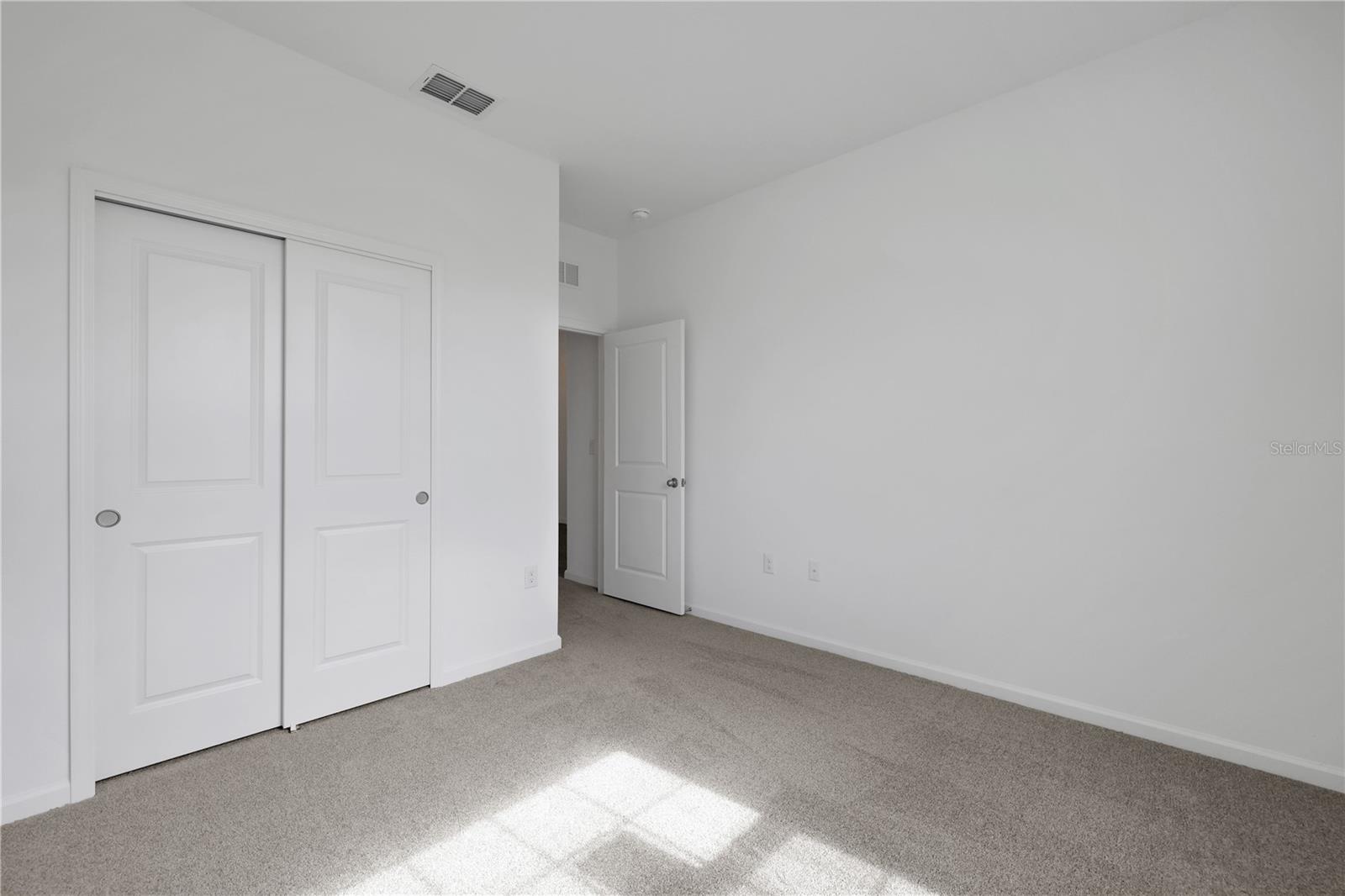 302 Bottle Brush Dr Property Photo 7