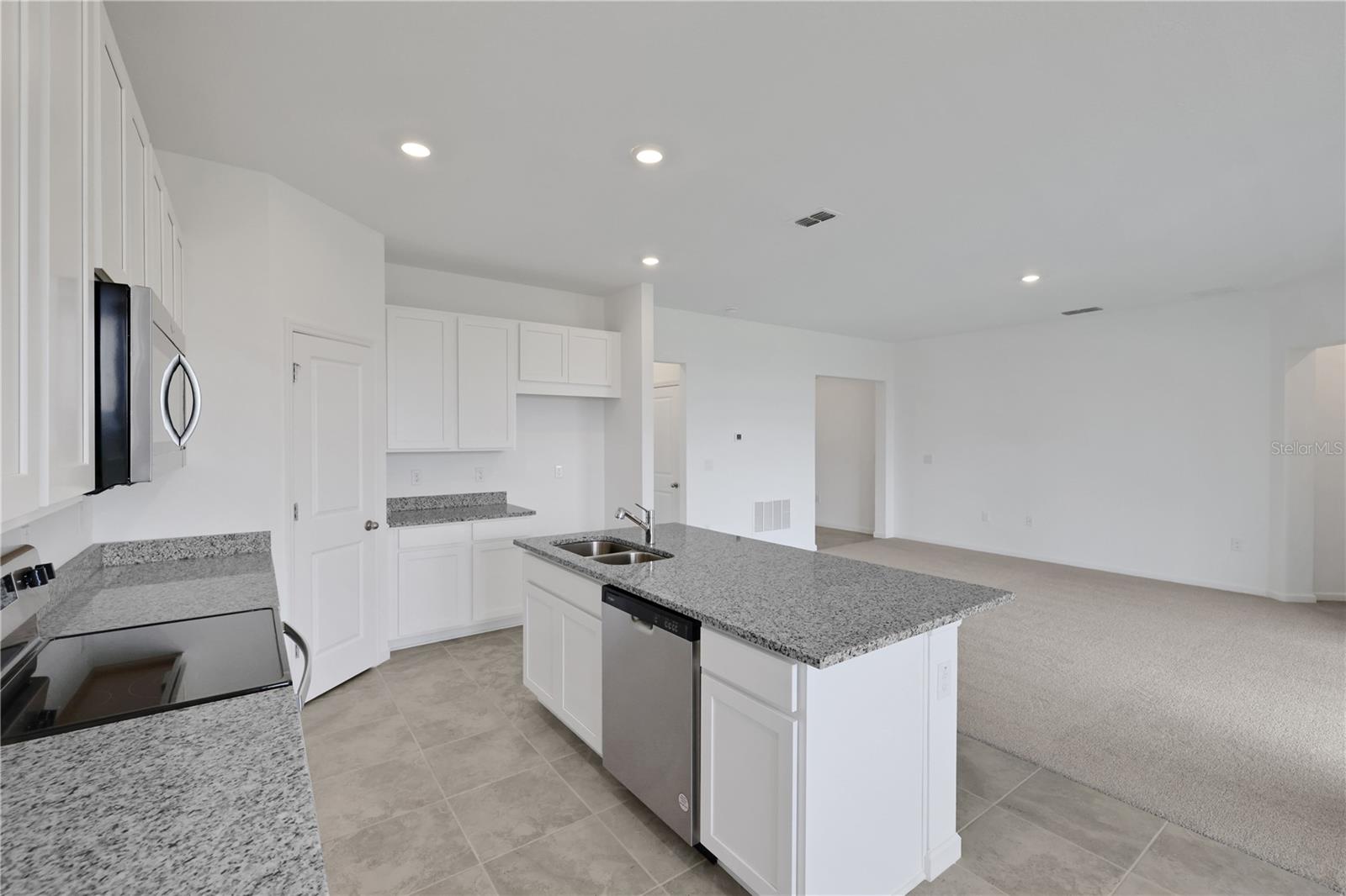 302 Bottle Brush Dr Property Photo 15